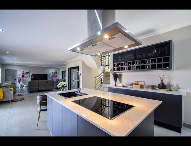 6 BEDROOM HOUSE FOR SALE IN SAVANNAH COUNTRY ESTATE